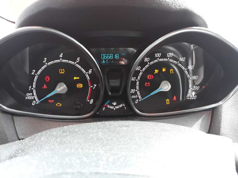 ford fiesta (ccn) del año 2015