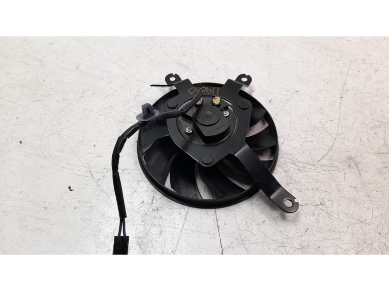 Recambio de electroventilador para honda cb 650r referencia OEM IAM 19020MFGD01  