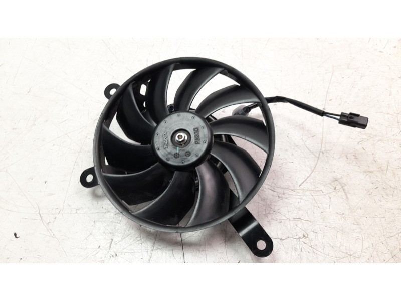 Recambio de electroventilador para honda cb 650r referencia OEM IAM 19020MFGD01  