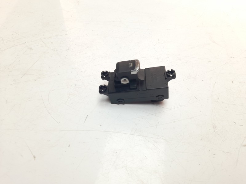 Recambio de mando elevalunas delantero derecho para kia cee´d 1.4 crdi cat referencia OEM IAM 93580A2000  
