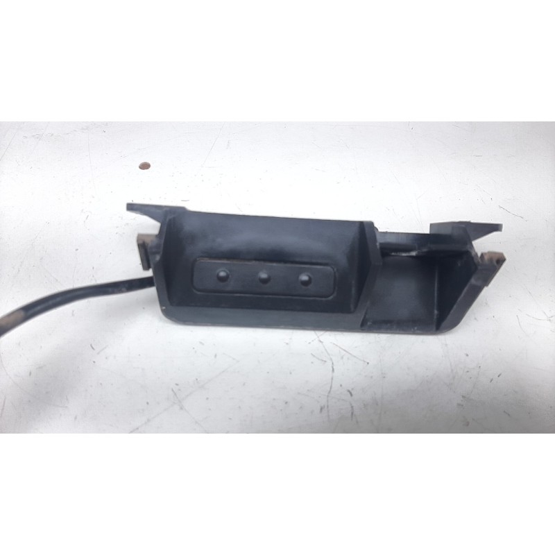 Recambio de maneta exterior porton para ssangyong korando 2.2 td cat referencia OEM IAM 672950  