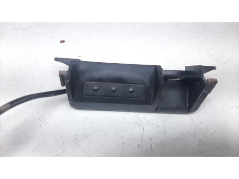 Recambio de maneta exterior porton para ssangyong korando 2.2 td cat referencia OEM IAM 672950  