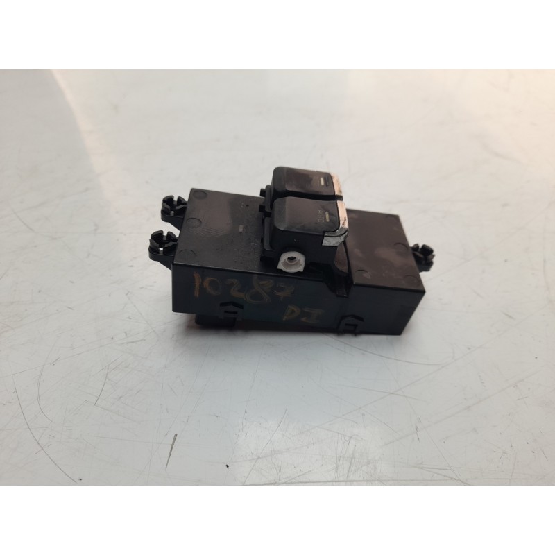 Recambio de mando elevalunas delantero izquierdo para kia cee´d 1.4 crdi cat referencia OEM IAM 93570A2100WK  