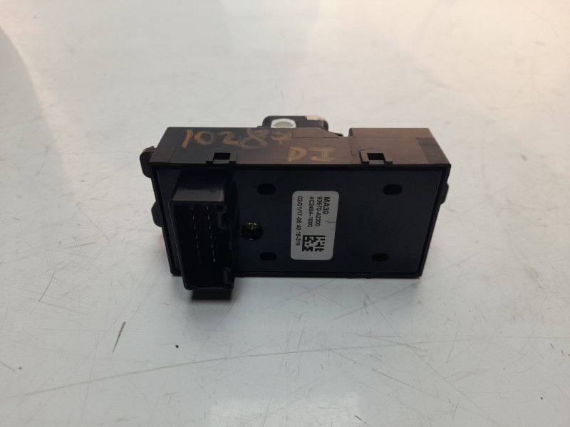 Recambio de mando elevalunas delantero izquierdo para kia cee´d 1.4 crdi cat referencia OEM IAM 93570A2100WK  
