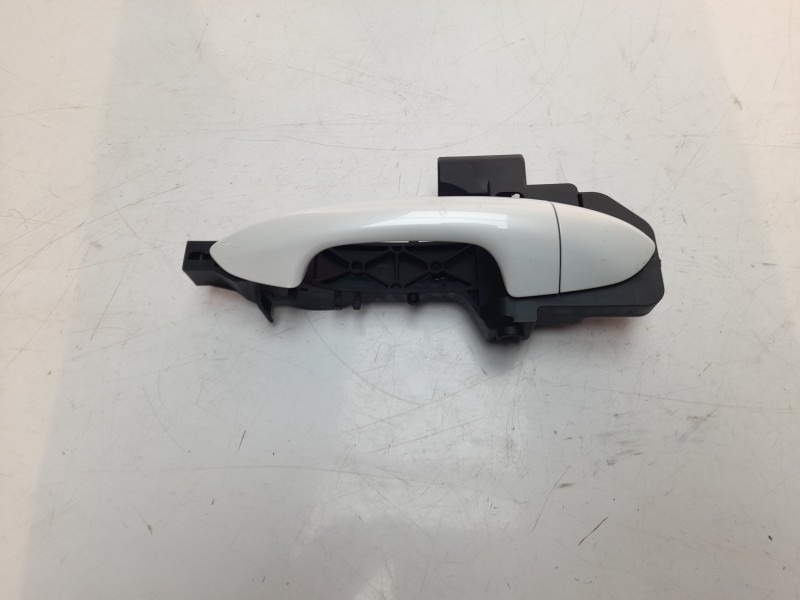 Recambio de maneta exterior delantera derecha para kia cee´d 1.4 crdi cat referencia OEM IAM 82661A2500  