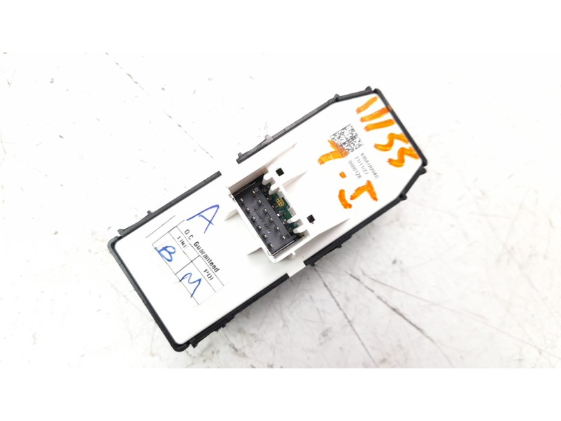 Recambio de mando elevalunas trasero izquierdo para kia sportage 1.6 gdi cat referencia OEM IAM 93581R2040  