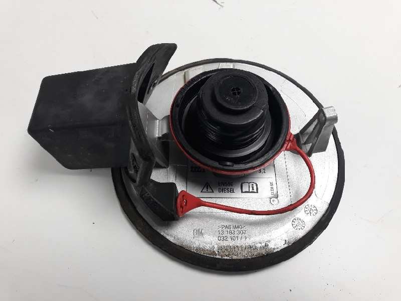 Recambio de tapa exterior combustible para opel corsa d essentia referencia OEM IAM 13183307  