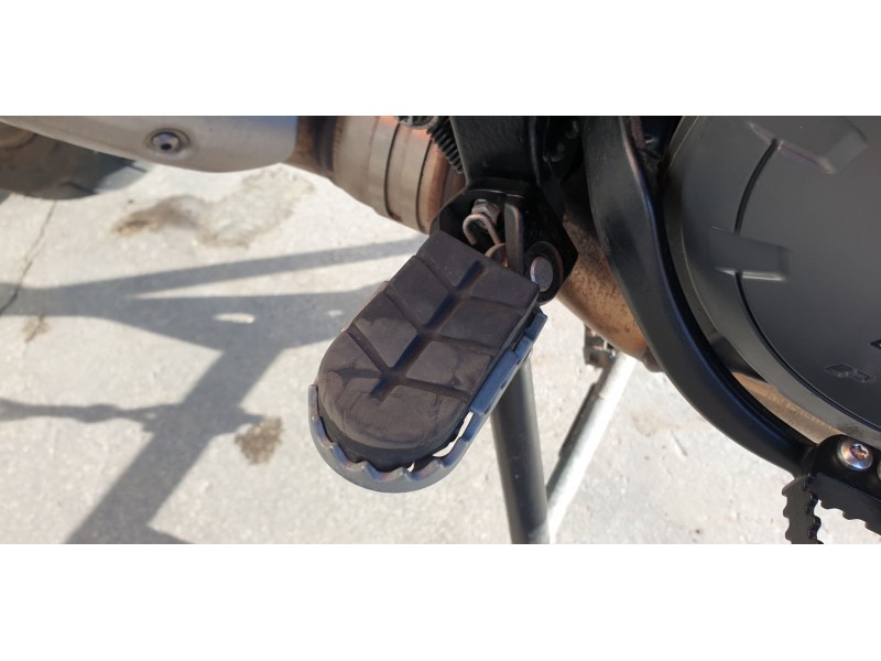 Recambio de estribera derecha para ktm 1290 super adventure wh 1290 super adventure wh referencia OEM IAM 61903040033  