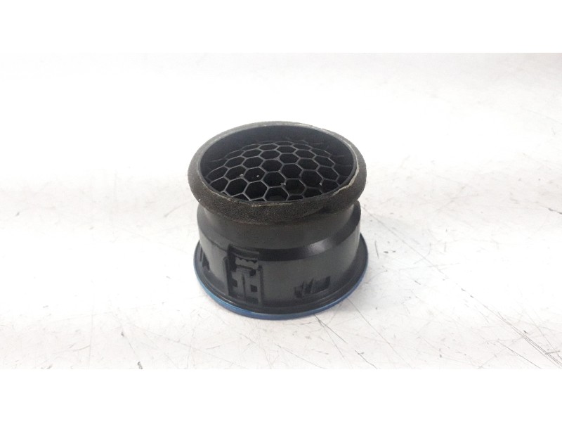 Recambio de rejilla aireadora para dacia spring electric comfort referencia OEM IAM 687607797R  