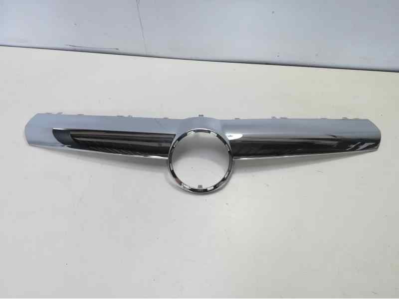 Recambio de rejilla delantera para opel zafira b referencia OEM IAM 107163405 107163405 