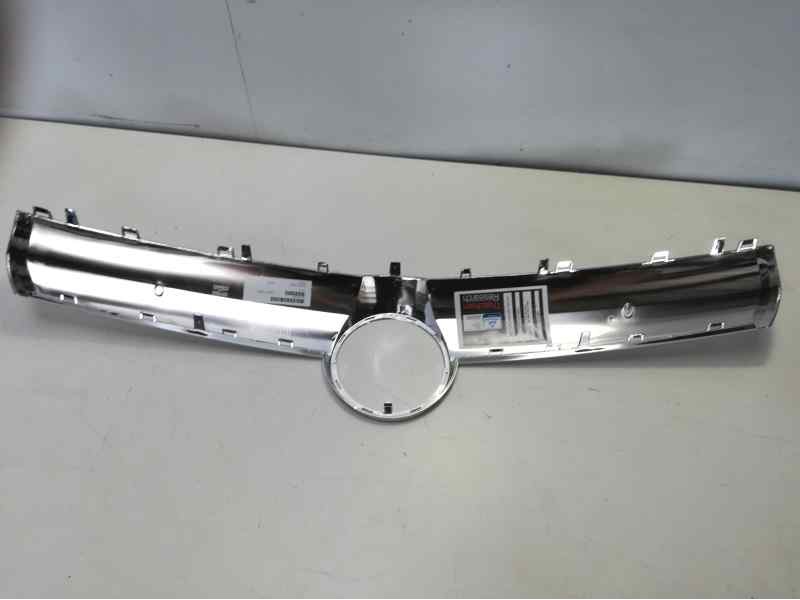 Recambio de rejilla delantera para opel zafira b referencia OEM IAM 107163405 107163405 