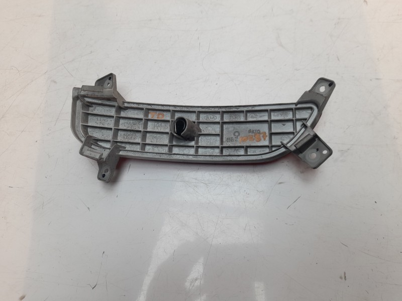 Recambio de piloto trasero derecho paragolpes para kia cee´d 1.4 crdi cat referencia OEM IAM 92406A2010  