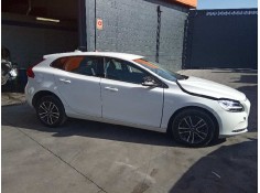 volvo v40 del año 2018