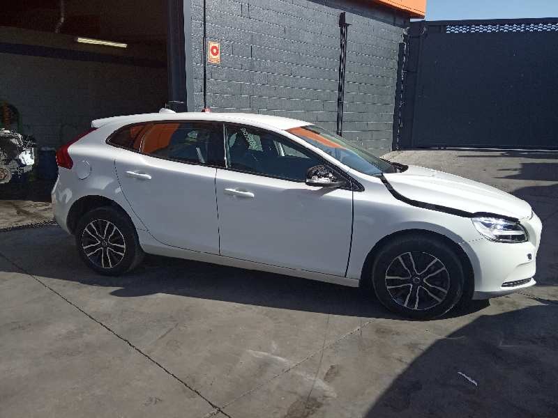 volvo v40 del año 2018