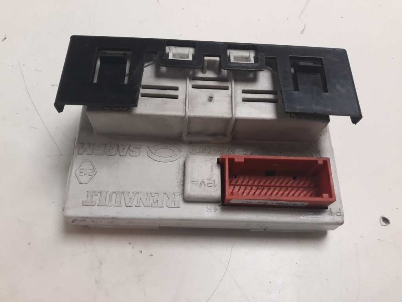 Recambio de pantalla multifuncion para renault megane ii berlina 5p confort dynamique referencia OEM IAM 8200107839  