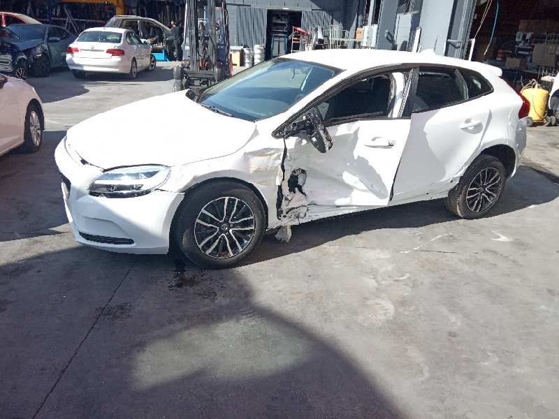 volvo v40 del año 2018