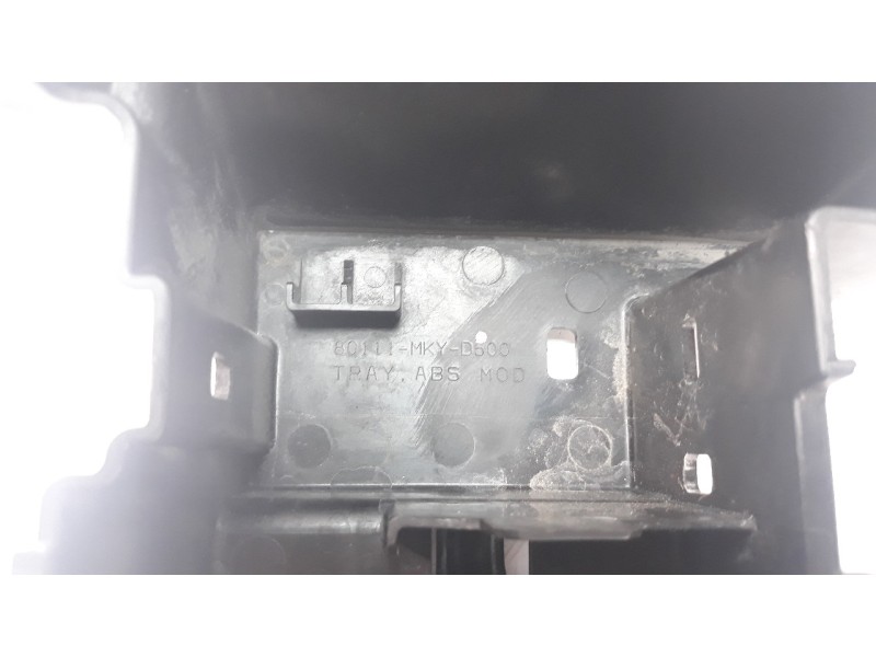 Recambio de moldura para honda cbr 650r referencia OEM IAM 80111MKYD500  