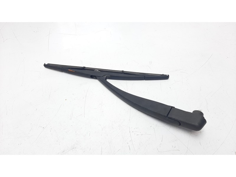 Recambio de brazo limpia trasero para peugeot 208 1.2 12v e-thp referencia OEM IAM 9673234180  