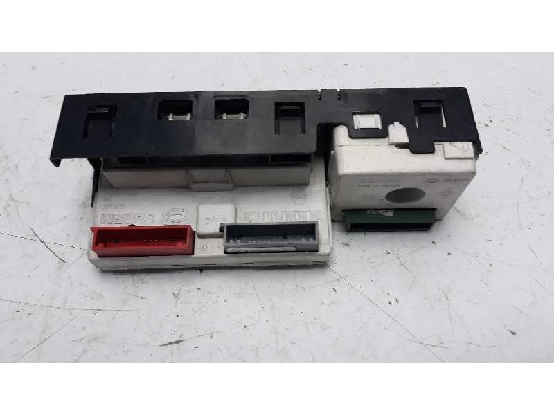 Recambio de pantalla multifuncion para renault laguna ii grandtour (kg0) privilege referencia OEM IAM P8200002604A  