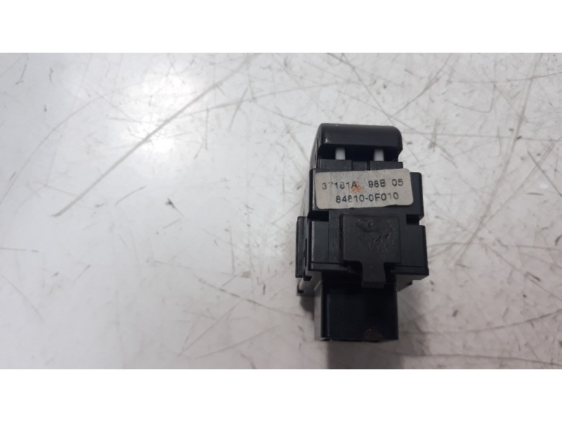 Recambio de mando elevalunas delantero derecho para toyota corolla verso (r1) 1.8 16v cat referencia OEM IAM 848100F010  