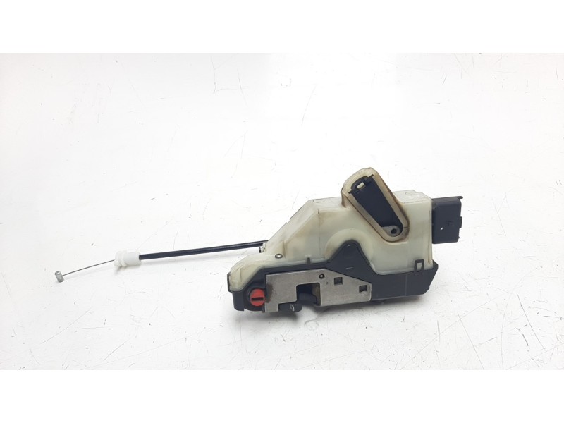 Recambio de cerradura puerta trasera izquierda para peugeot 208 1.2 12v e-thp referencia OEM IAM 9812501280  