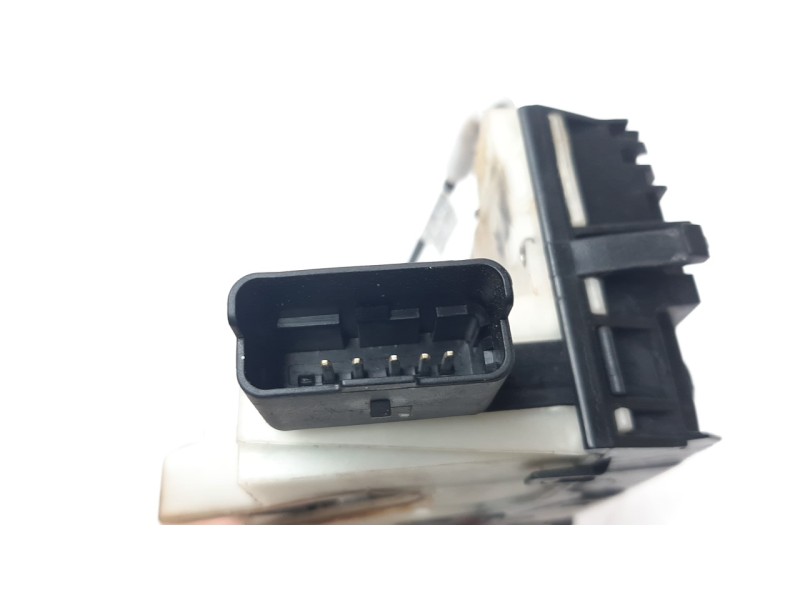 Recambio de cerradura puerta trasera izquierda para peugeot 208 1.2 12v e-thp referencia OEM IAM 9812501280  