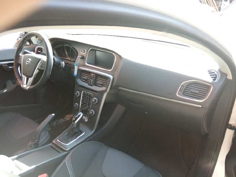 volvo v40 del año 2018