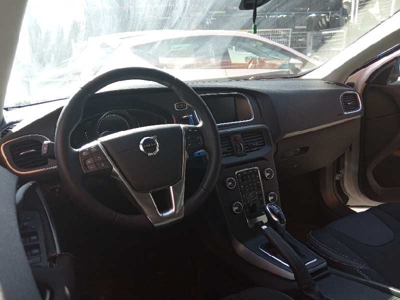 volvo v40 del año 2018