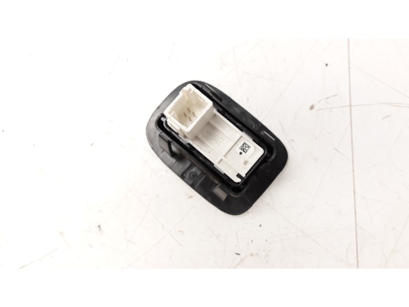Recambio de mando elevalunas trasero izquierdo para peugeot 208 1.2 12v e-thp referencia OEM IAM 96751119ZD IAF440107CP 