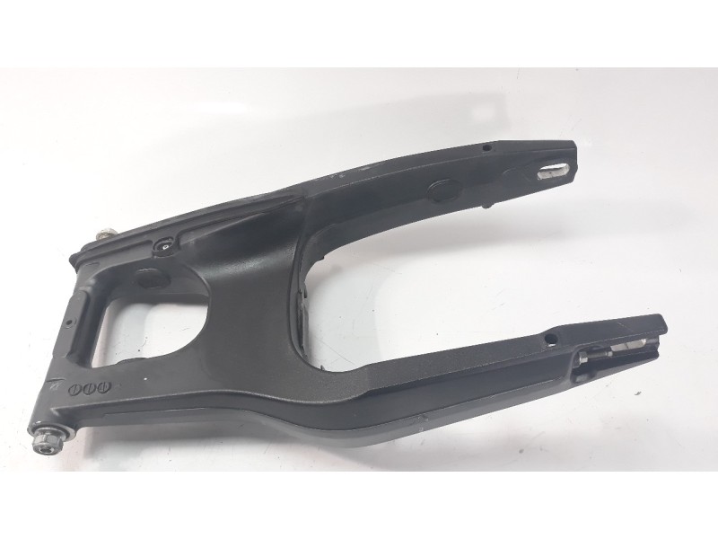Recambio de puente trasero para honda cbr 650r referencia OEM IAM 52200MKND50  