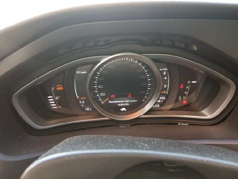 volvo v40 del año 2018