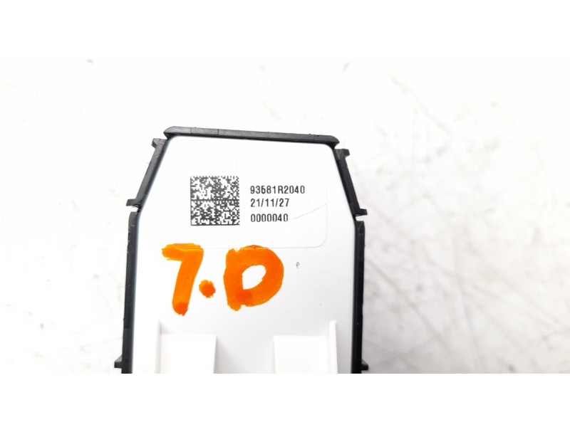 Recambio de mando elevalunas trasero derecho para kia sportage 1.6 gdi cat referencia OEM IAM 93581R2040  