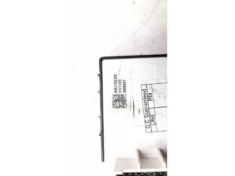 Recambio de mando elevalunas delantero izquierdo para kia sportage 1.6 gdi cat referencia OEM IAM 93571R21300  