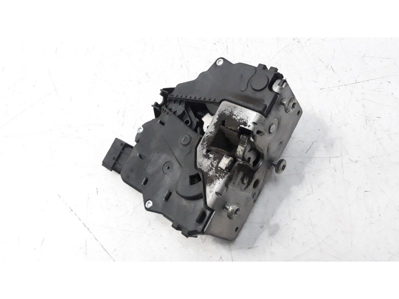 Recambio de cerradura puerta delantera izquierda para opel corsa e gsi referencia OEM IAM 13431841  