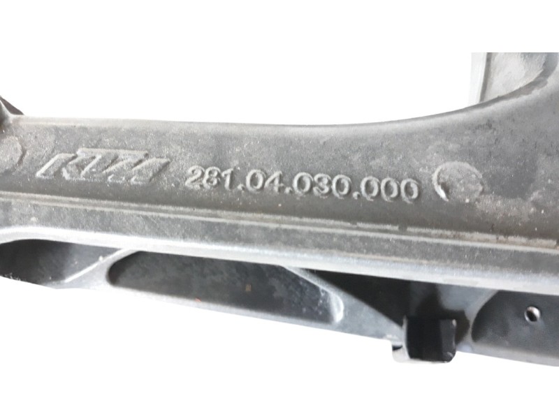 Recambio de basculante para ktm 390 duke 390 duke referencia OEM IAM 28104030044BA  