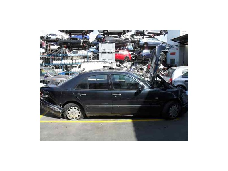 mercedes-benz clase e (w210) berlina del año 1998