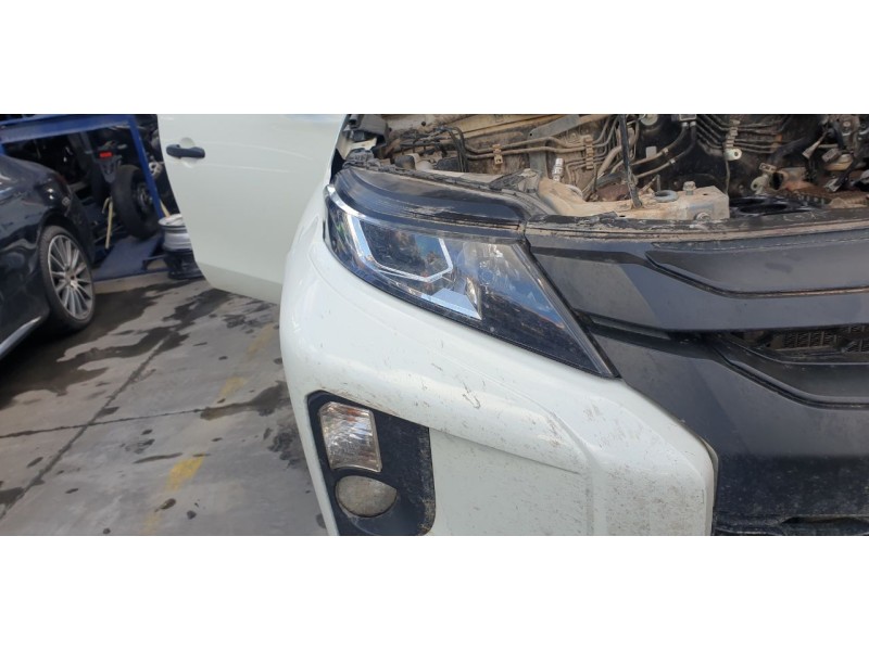 Recambio de faro derecho para mitsubishi l 200 (kl0/kj0) basis doppelkabine 4wd referencia OEM IAM 8301D378  MB8264903