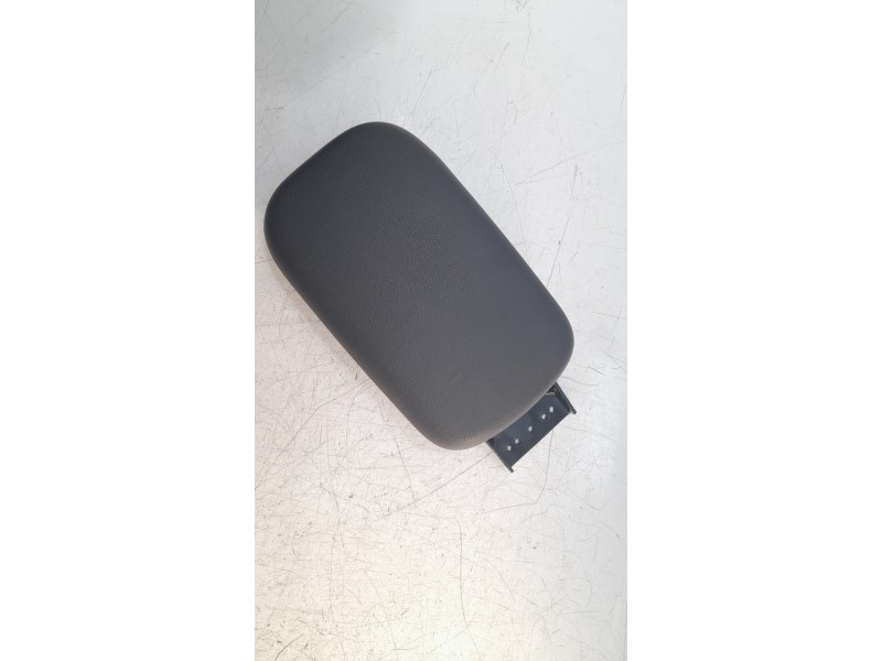 Recambio de apoyabrazos central para hyundai kona 1.0 tgdi cat referencia OEM IAM 84660J9000TRY  