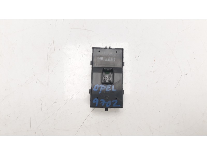 Recambio de mando elevalunas delantero izquierdo para opel insignia sports tourer edition referencia OEM IAM 13305011  