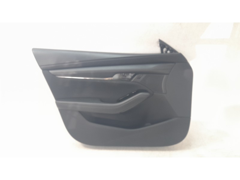 Recambio de guarnecido puerta delantera izquierda para mazda 3 sedán (bp) referencia OEM IAM BCJH6846Z  