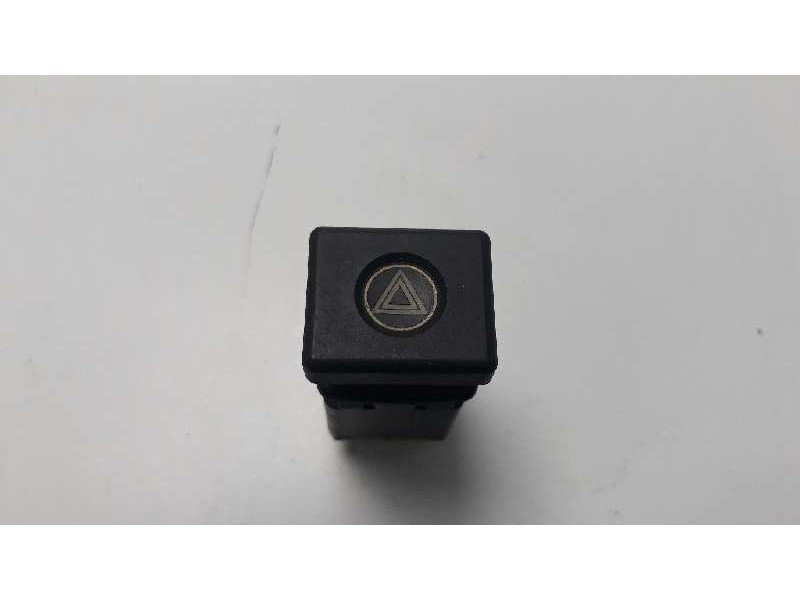 Recambio de warning para renault 14 gts 1.3 referencia OEM IAM 7702138570  