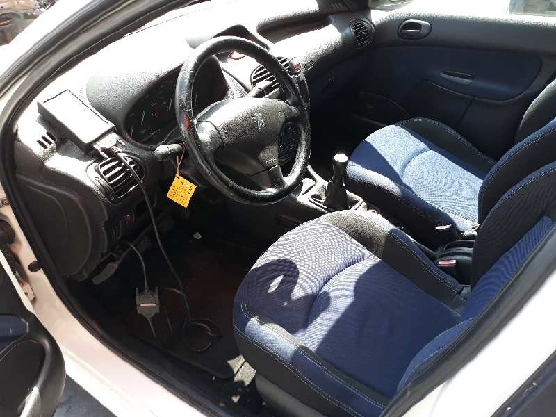 peugeot 206 berlina del año 2002