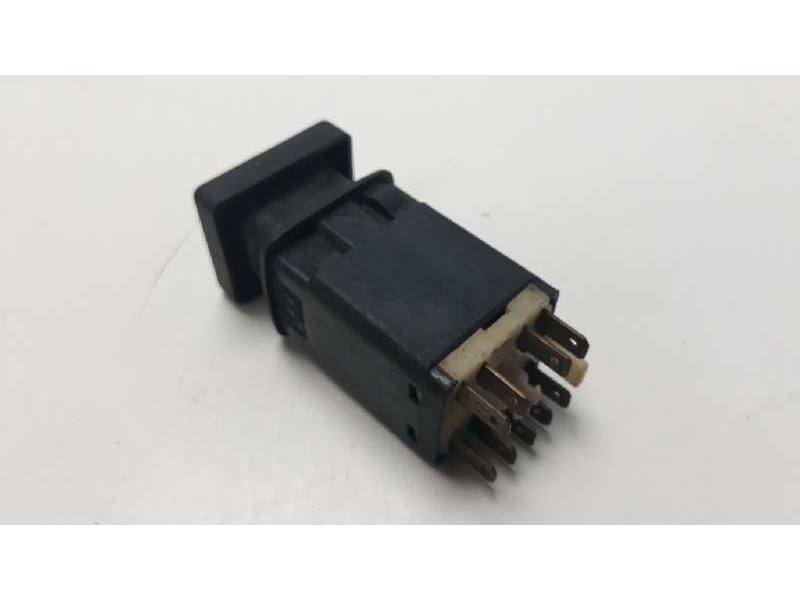 Recambio de warning para renault 14 gts 1.3 referencia OEM IAM 7702138570  