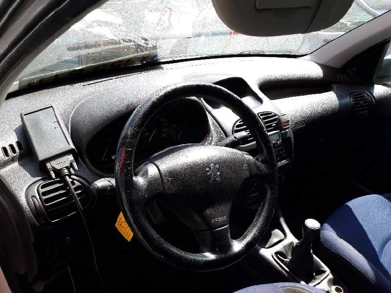 peugeot 206 berlina del año 2002