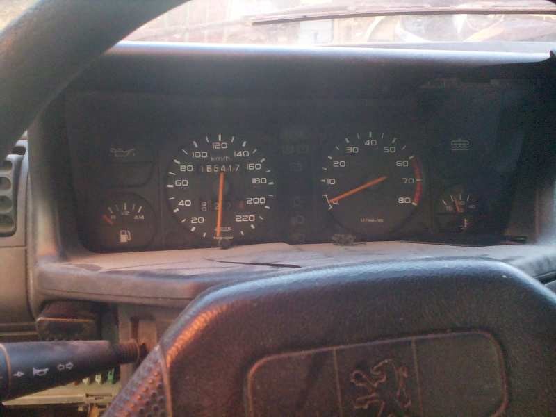 peugeot 205 berlina del año 1992