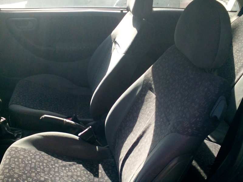 opel corsa c del año 2000