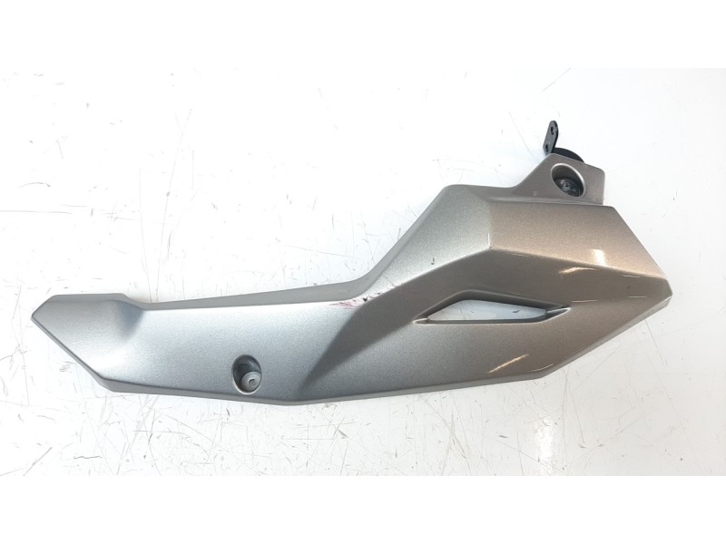 Recambio de moldura para kawasaki z 900 referencia OEM IAM 550280709  