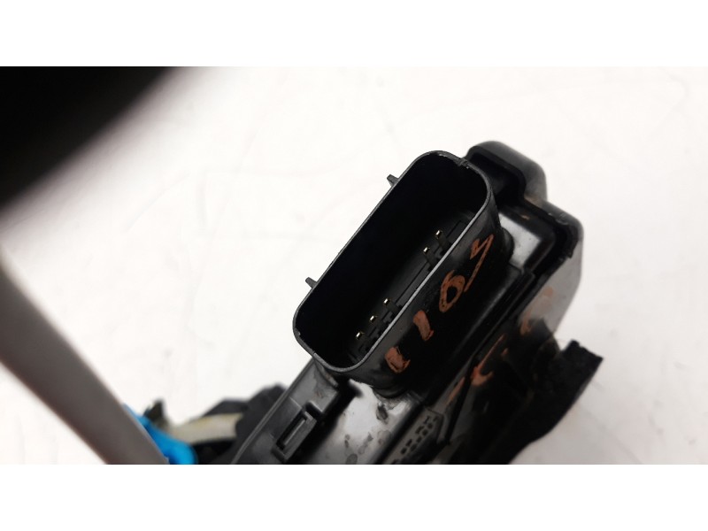 Recambio de cerradura puerta trasera derecha para kia niro referencia OEM IAM 81420G5000  