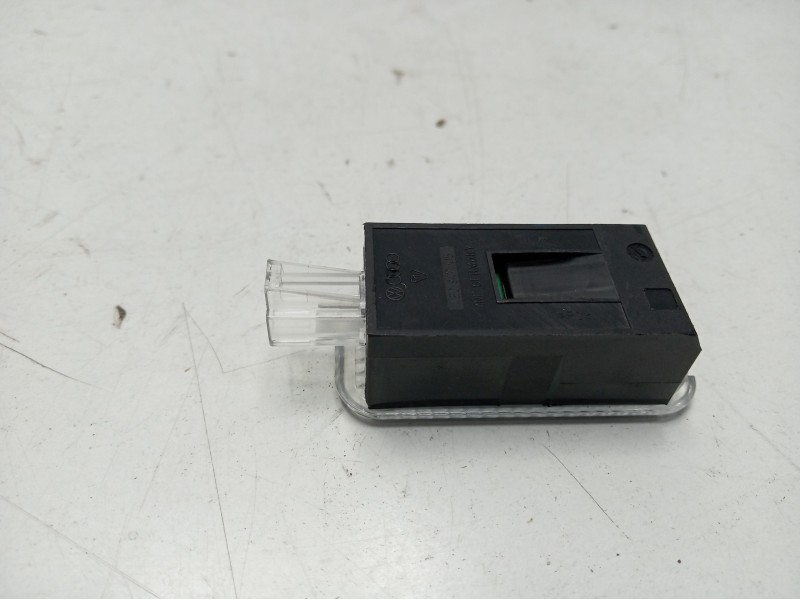 Recambio de luz interior para seat leon (5f1) fr referencia OEM IAM 5F0947109C  