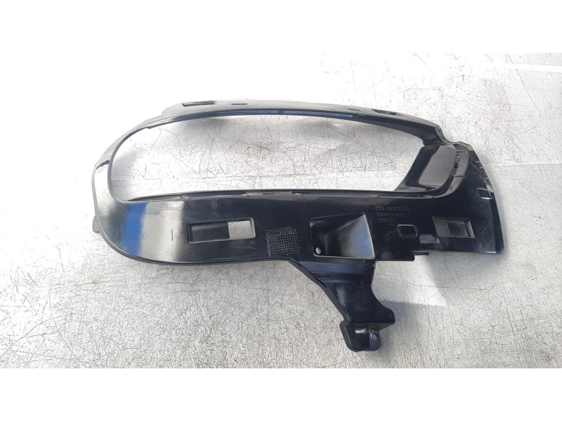 Recambio de moldura bajo faro derecho para citroen c4 cactus origins referencia OEM IAM 9824394477  